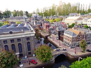 A closer look at Amsterdam Replica