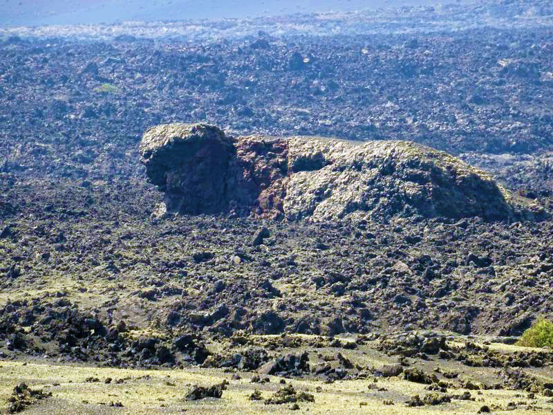 Peculiar rock formation near Crater de la Caldera de Los Cuervos.