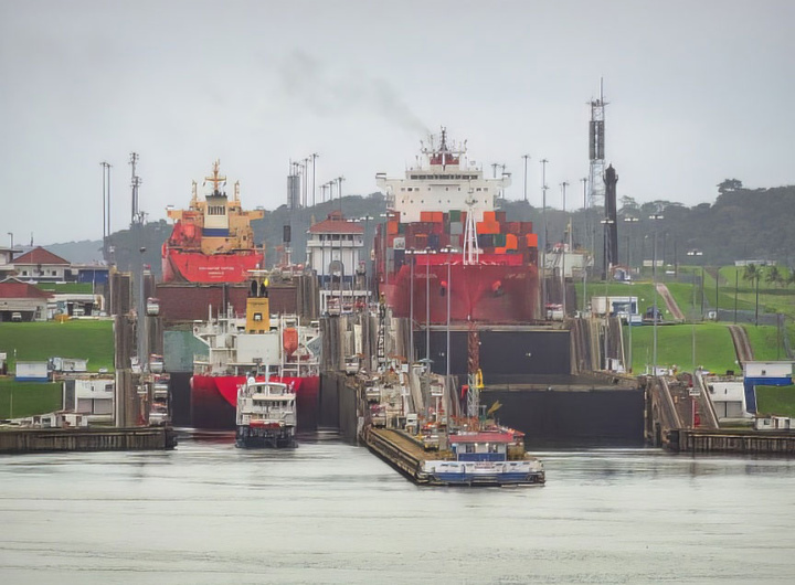 transiting-panama-canal